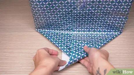 Imagen titulada Wrap Big Boxes Step 20