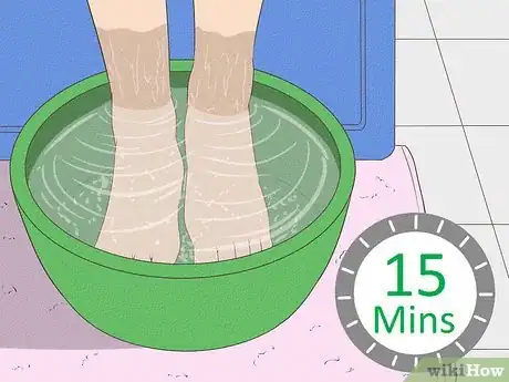 Imagen titulada Remove Dry Skin from Your Feet Using Epsom Salt Step 12