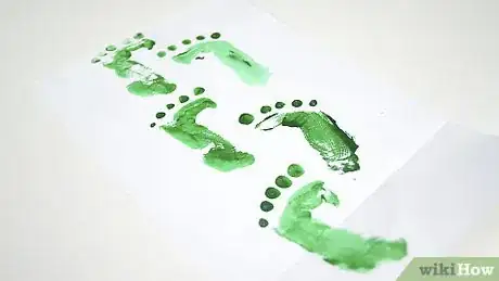 Imagen titulada Make Leprechaun Footprints Step 7