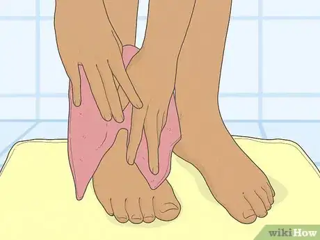 Imagen titulada Soak Your Toes for a Pedicure Step 7