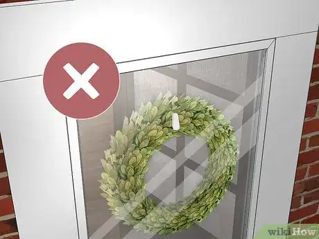 Imagen titulada Hang a Wreath on a Storm Door Step 15