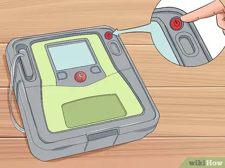 Imagen titulada Use a Defibrillator Step 6