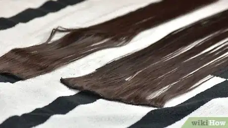 Imagen titulada Care for Clip in Hair Extensions Step 9