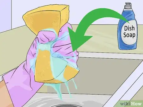 Imagen titulada Clean and Sanitize a Sponge Step 2