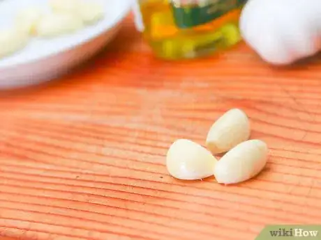 Imagen titulada Take Garlic for Back Pain Step 3