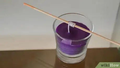 Imagen titulada Dye Candles Step 15