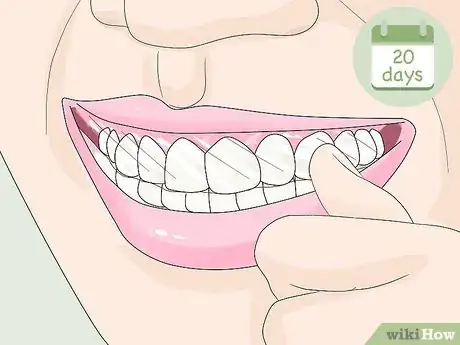 Imagen titulada Apply Crest 3D White Strips Step 9