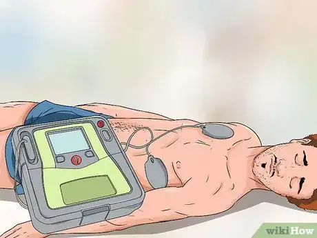 Imagen titulada Use a Defibrillator Step 8