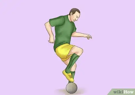 Imagen titulada Trick People in Soccer Step 3