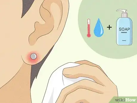 Imagen titulada Treat Infected Piercings Step 2