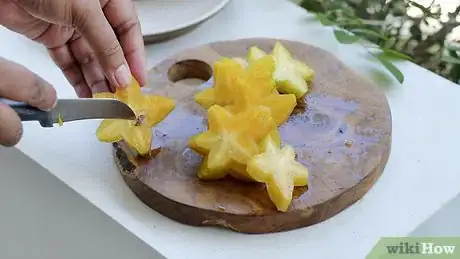 Imagen titulada Cut a Starfruit Step 6