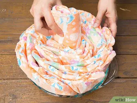 Imagen titulada Make a Diaper Cake without Rolling Step 3