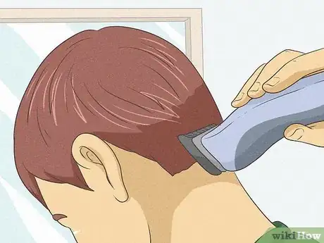 Imagen titulada Cut the Back of Your Hair Step 6