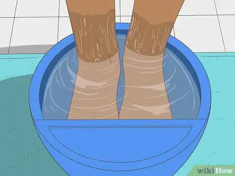 Imagen titulada Remove Dry Skin from Your Feet Using Epsom Salt Step 16