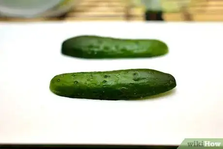 Imagen titulada Peel and Seed a Cucumber Step 7