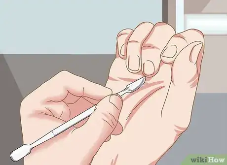 Imagen titulada Use Nail Clippers Step 12