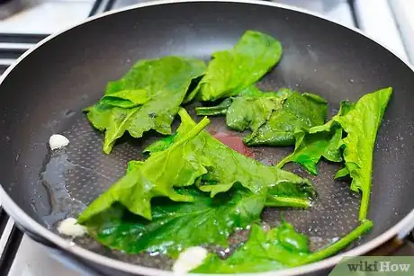 Imagen titulada Sauté Spinach Step 6