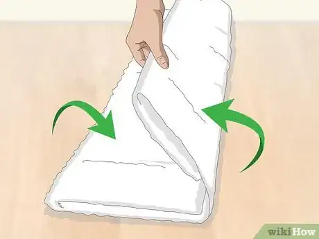 Imagen titulada Arrange Towels on a Towel Bar Step 9