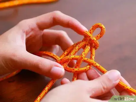 Imagen titulada Make a Paracord Bracelet Step 7