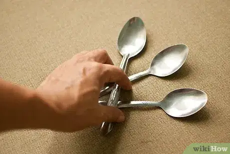 Imagen titulada Make Hooks and Hangers from Old Cutlery Step 5