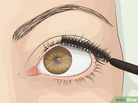 Imagen titulada Curl Your Eyelashes Without an Eyelash Curler Step 8