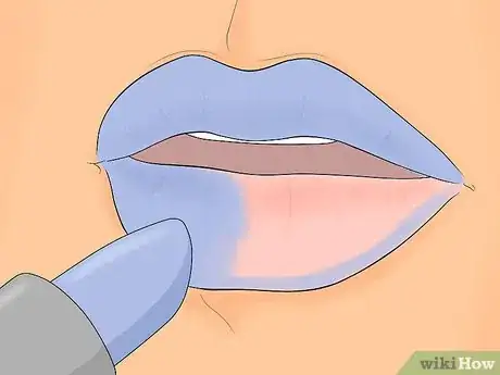 Imagen titulada Wear Blue Lipstick Step 6