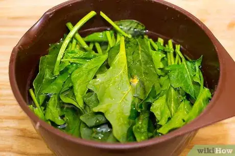 Imagen titulada Sauté Spinach Step 2