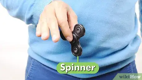 Imagen titulada Spin a Fidget Spinner Step 1