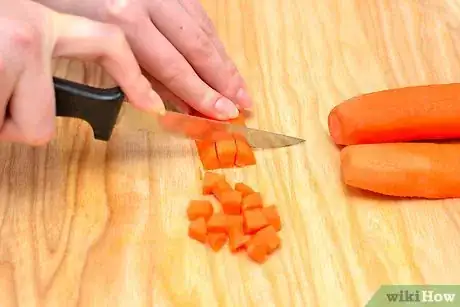 Imagen titulada Shred Carrots for a Cake Step 8