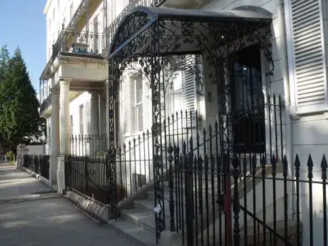 Imagen titulada Jephson Mansions   Newbold Terrace, Leamington Spa   railings   door