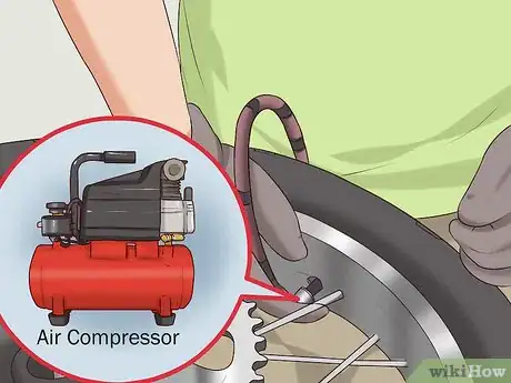 Imagen titulada Change a Motorcycle Tire Step 16