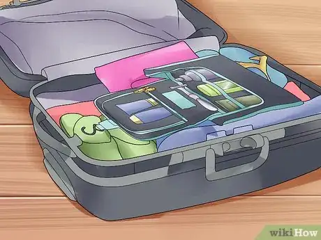 Imagen titulada Pack Clothes in a Suitcase Step 11