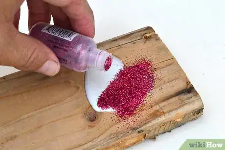 Imagen titulada Apply Glitter to Wood Step 12