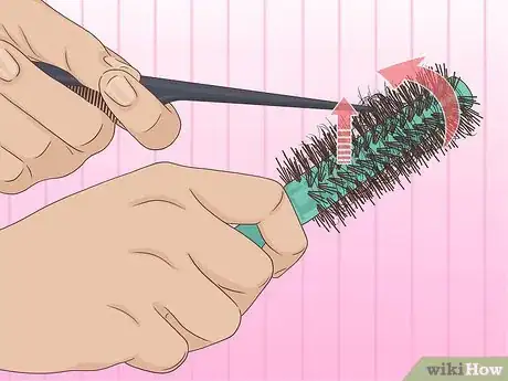 Imagen titulada Clean a Round Hair Brush Step 3