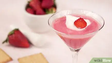 Imagen titulada Drink Baileys Strawberry and Cream Step 5