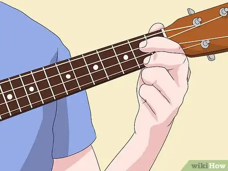 Imagen titulada Hold a Ukulele Step 13