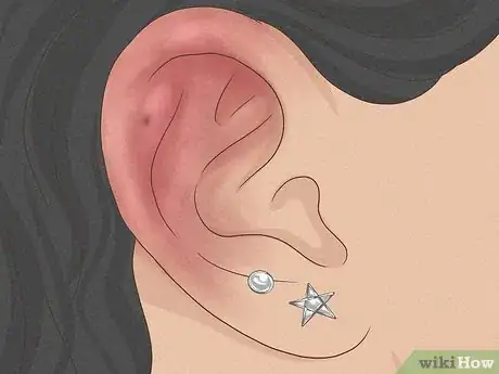 Imagen titulada Is It Safe to Pierce Your Own Cartilage Step 27