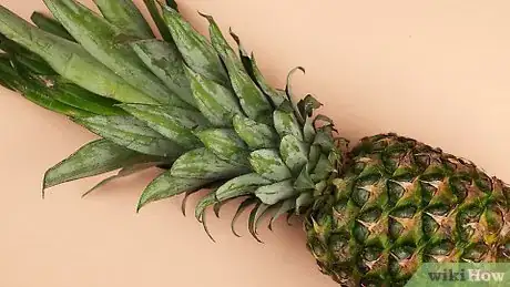 Imagen titulada Tell if a Pineapple Is Ripe Step 7