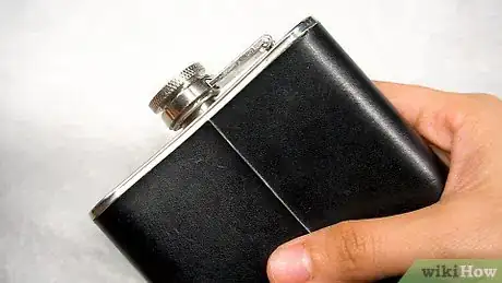 Imagen titulada Clean a Hip Flask Step 15