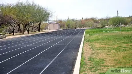 Imagen titulada Train for the 800 Meter Race in Track and Field Step 2