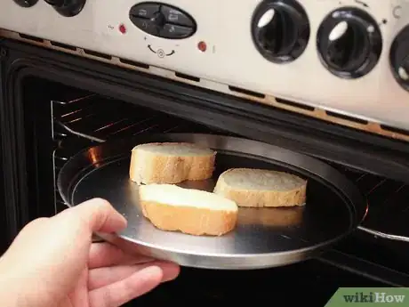 Imagen titulada Toast Bread Without a Toaster Step 9