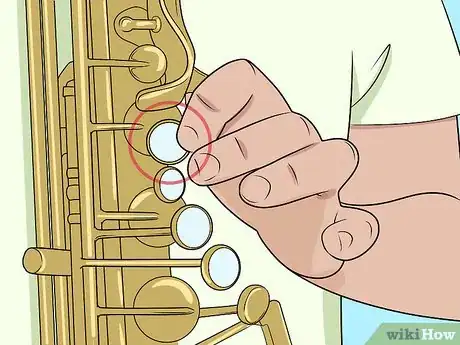 Imagen titulada Play the Alto Saxophone Step 11