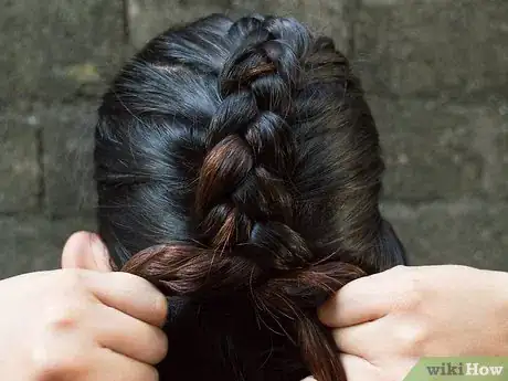 Imagen titulada Do a Reverse French Braid Step 5