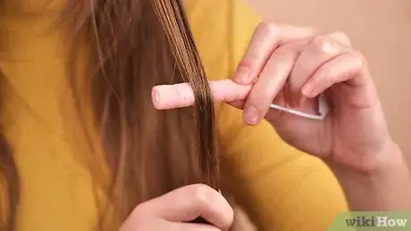 Imagen titulada Curl Hair with Foam Rollers Step 7