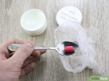 Imagen titulada Make Lip Gloss Using Vaseline and Lipstick Step 2