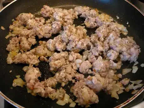 Imagen titulada Frying sausage meat