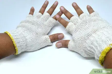 Imagen titulada Make Fingerless Gloves Step 6