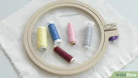 Imagen titulada Embroider by Hand Step 4