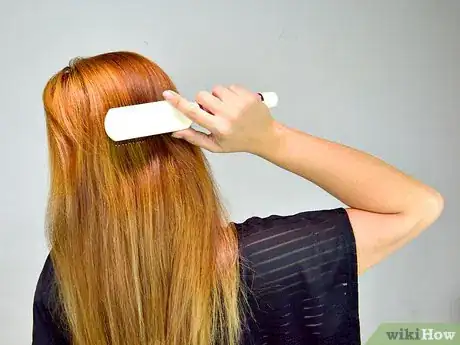 Imagen titulada Make High Ponytail with No Bumps Step 1