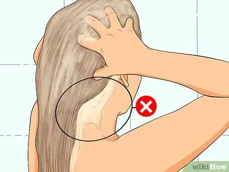 Imagen titulada Get Olive Oil Out of Your Hair Step 8